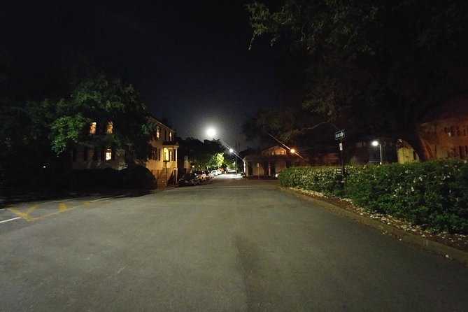 Haunted Savannah Pub Crawl - Walking, weather, and what to bring