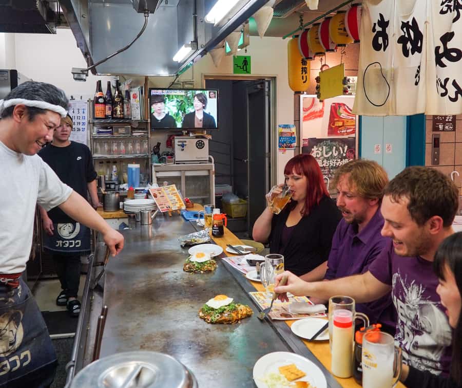 Hiroshima: Bar Hopping Food Tour - Stop one: Hiroshima-style okonomiyaki