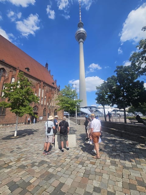 Historic Berlin Pubs & History Tour - What the $81 price includes