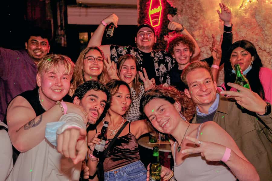 Hong Kong: 3-Hour Lan Kwai Fong Pub Crawl - Why Lan Kwai Fong works for a short night out