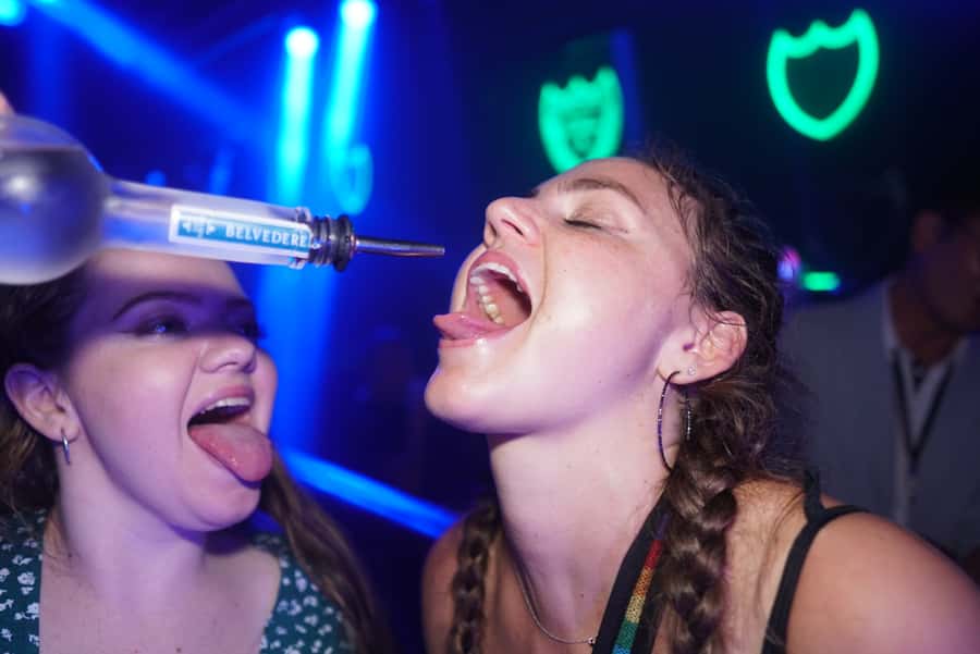 Hong Kong: 3-Hour Lan Kwai Fong Pub Crawl - Practical ways to make the night go smoothly