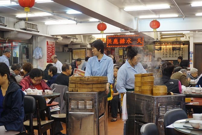 Hong Kong Pub Crawl at Lan Kwai Fong (LKF) - How the group size changes the night