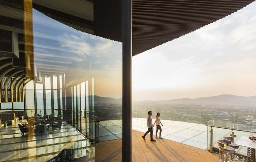 Hua Hin: Vana Nava Sky Bar Rooftop at Holiday Inn - Food, drinks, and the value of sharing