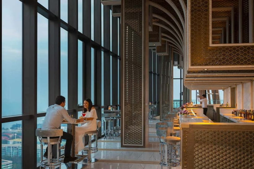 Hua Hin: Vana Nava Sky Bar Rooftop at Holiday Inn - How to get the best value from the booking
