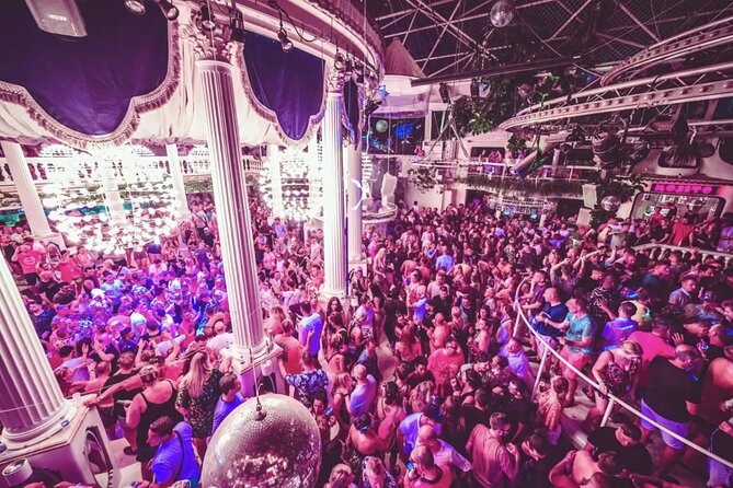 Ibiza: 4 x Nightclub & Pool Party Pass - Chinois Ibiza: a smaller-scale marina club option