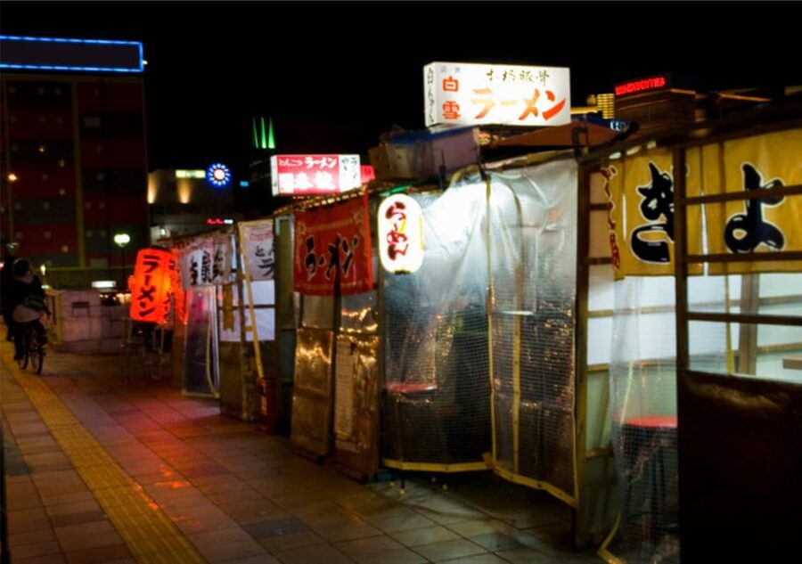 In Fukuoka! Guide to an Izakaya only 100% locals know. - The atmosphere: ordinary, social, and not staged