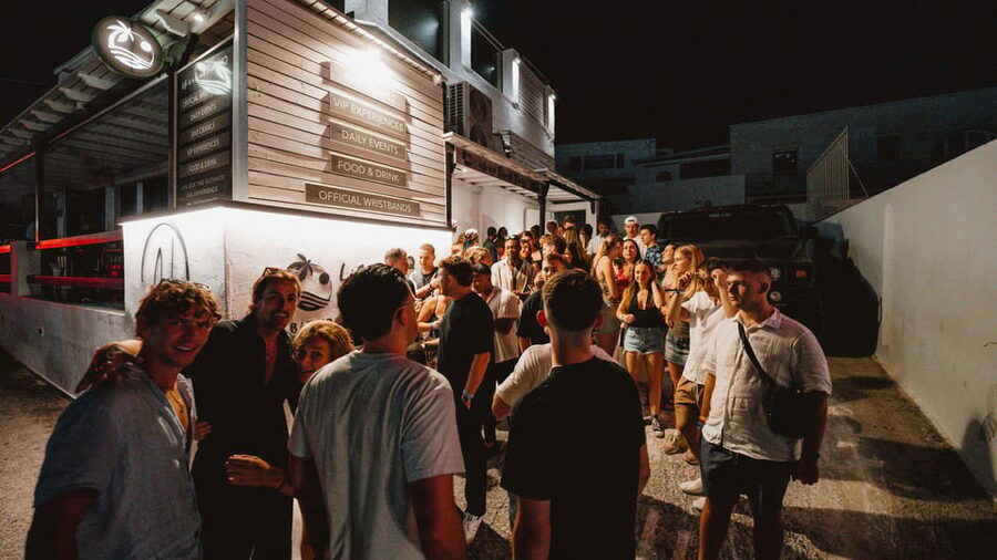 Ios: Pub Crawl with 5 Venues, 5 Shots, and 5 VIP Entrances - Key points to know before you book