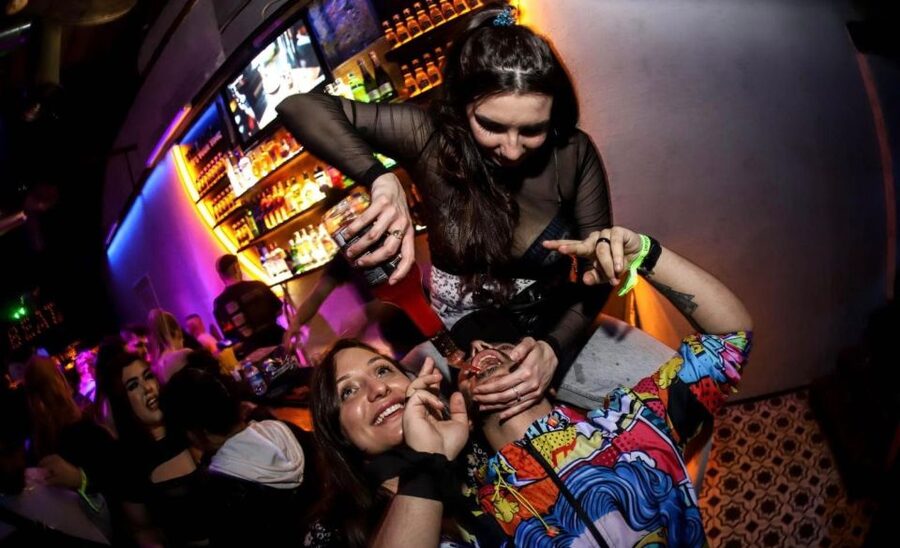 Istanbul: Party Pub Crawl with Party Bus - Who will enjoy this Istanbul night out?