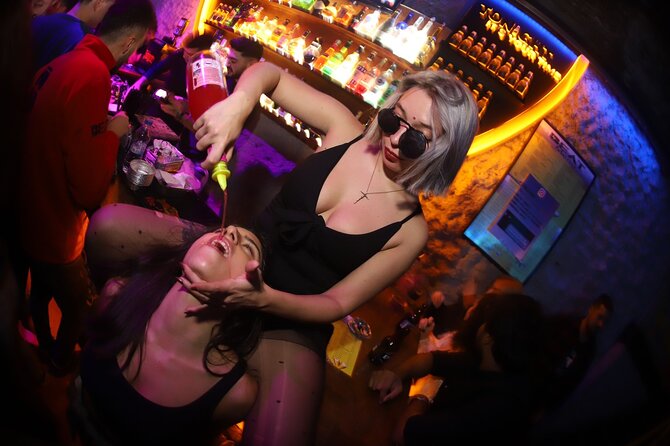 Istanbul Party Pub Crawl with Party Bus in Sultanahmet and Taksim - A social start five minutes from the Blue Mosque