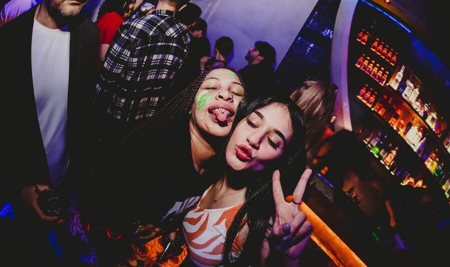 Istanbul: Rooftop Pub Crawl with Party Bus - What the $28 price really covers