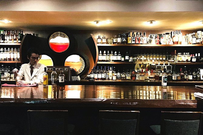 Japanese Whisky Tasting Experience at Local Bar in Tokyo - Guides who add more than tasting notes