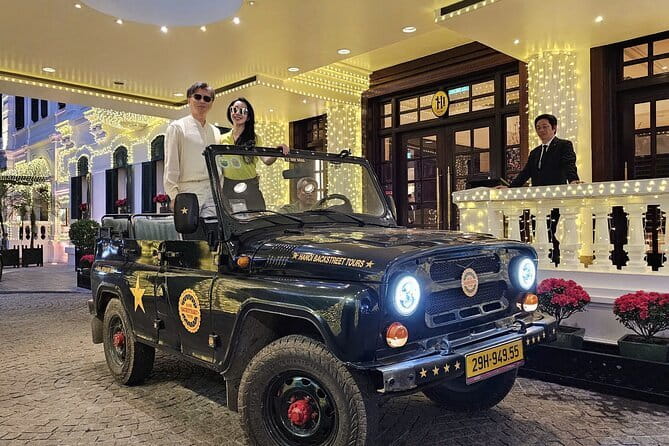 Jeep Tour Saigon By Night : FRESH SEAFOOD, STREET FOOD & SKY BAR - Crossing the river for District 4 seafood