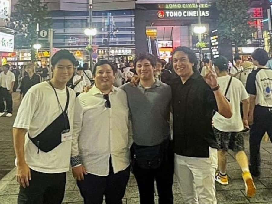 Kabukicho bar hopping & grab a bite tour - Hanazono Shrine before the neon