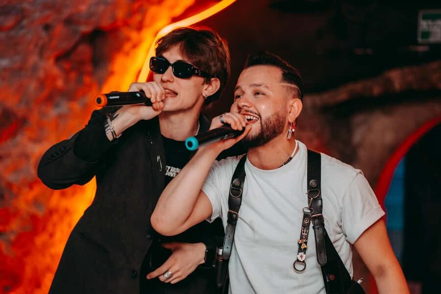 Krakow: 6 pm Tipsy Bar Tour With Karaoke+Twist (Thu-Fri-Sat) - Practical strengths and limits