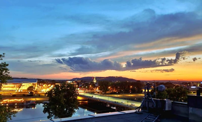 Krakow: Hidden Rooftop Bar Reservation with 1 Cocktail - How the setting feels in real use