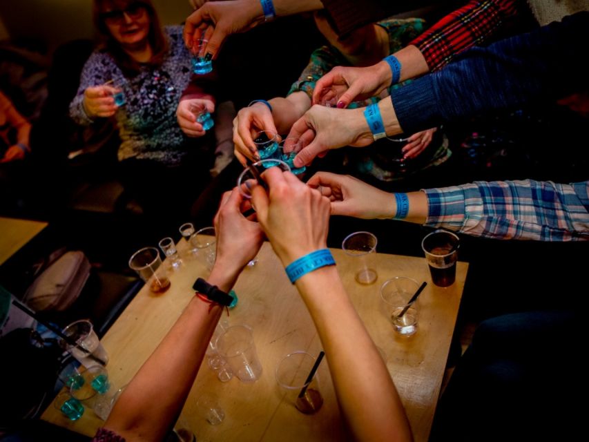 Krakow: Pub, Bar & Club Crawl - VIP entry and the final club around 2 AM