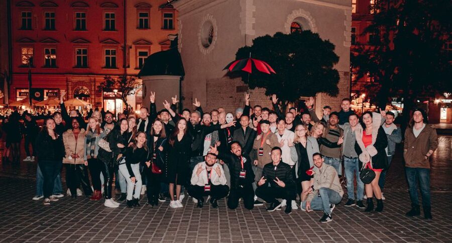 Krakow: Pub Crawl with 1 Hour of Unlimited Alcoholic Drinks - The first hour: unlimited drinks and drinking games