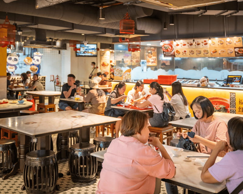 Kuala Lumpur: Nightlife Street Food Tour with 6 Tastings - The guides are a major part of the value