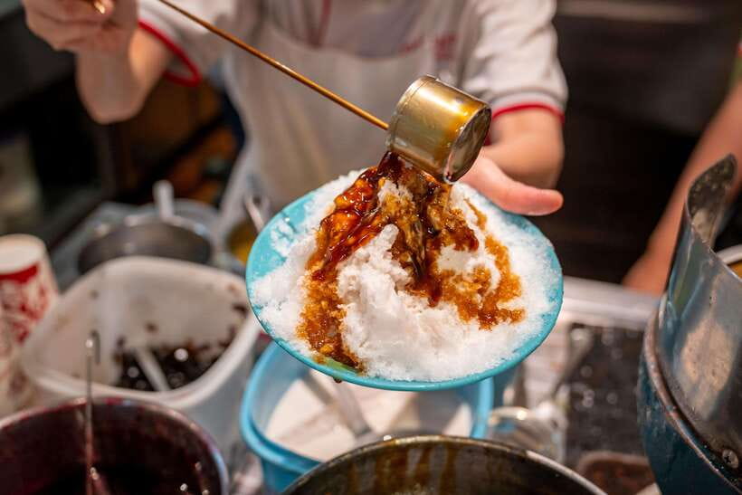 Kuala Lumpur: Nightlife Street Food Tour with 6 Tastings - Lot 10 Hutong and the first taste of cendol