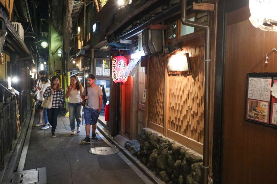 Kyoto : Bar Hopping Tour in Pontocho Alley at Night - Key points at a glance