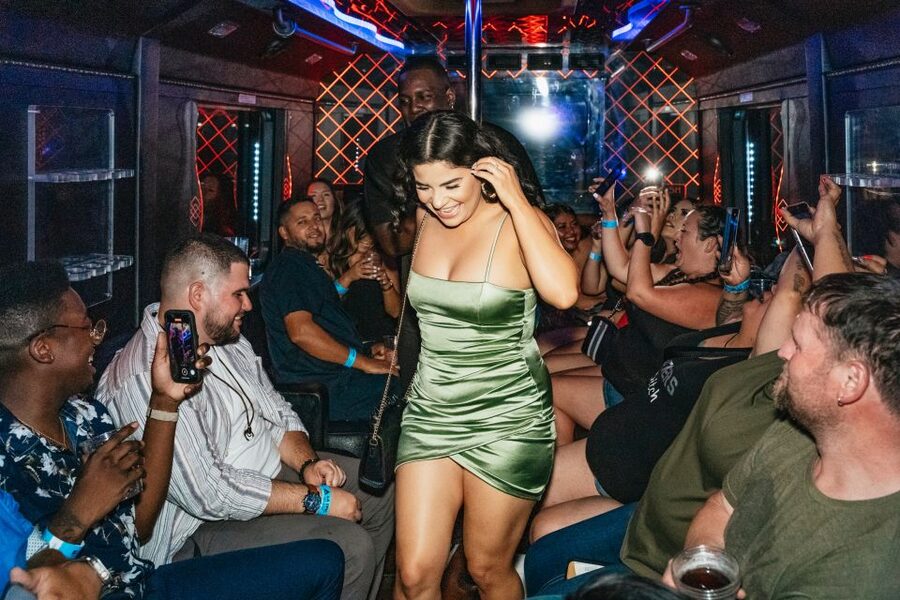 Las Vegas: Club Crawl and Party Bus with Free Drinks - How this Las Vegas club crawl works