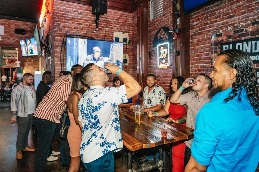 Las Vegas: Club Crawl and Party Bus with Free Drinks - The party bus: free drinks with strict rules