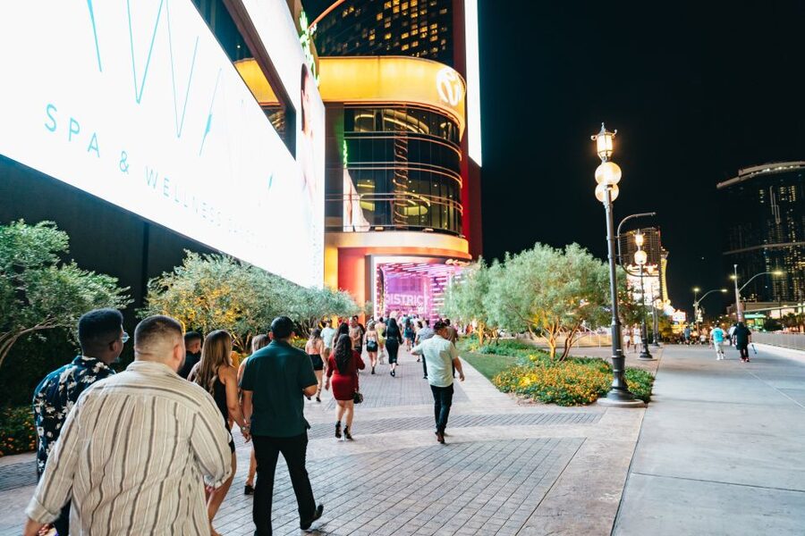 Las Vegas: Club Crawl and Party Bus with Free Drinks - Who will enjoy this most