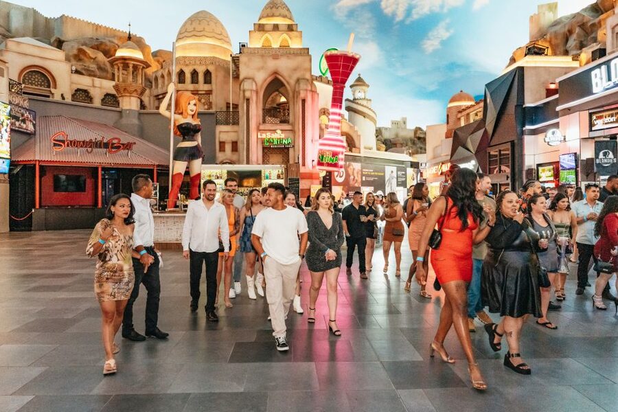 Las Vegas: Club Crawl and Party Bus with Free Drinks - The first Strip stops: useful access, changing atmosphere
