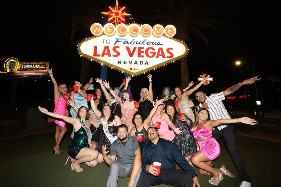 Las Vegas: Club Crawl by Party Bus w/ Free Drinks - How the four-hour Vegas crawl works