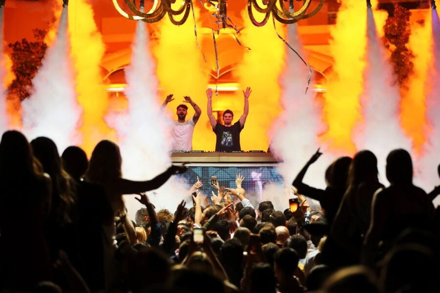 Las Vegas: Club Crawl by Party Bus w/ Free Drinks - What to expect at the first bar and club