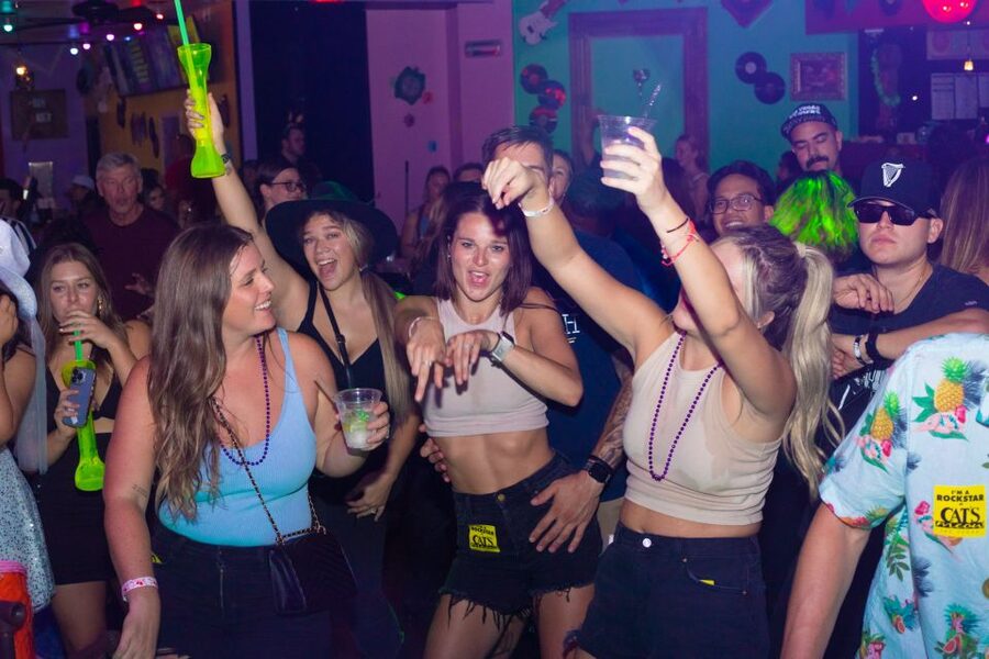 Las Vegas Fremont Street Bar Crawl (party bus add-on option) - Timing, cancellation, and the true value of four hours