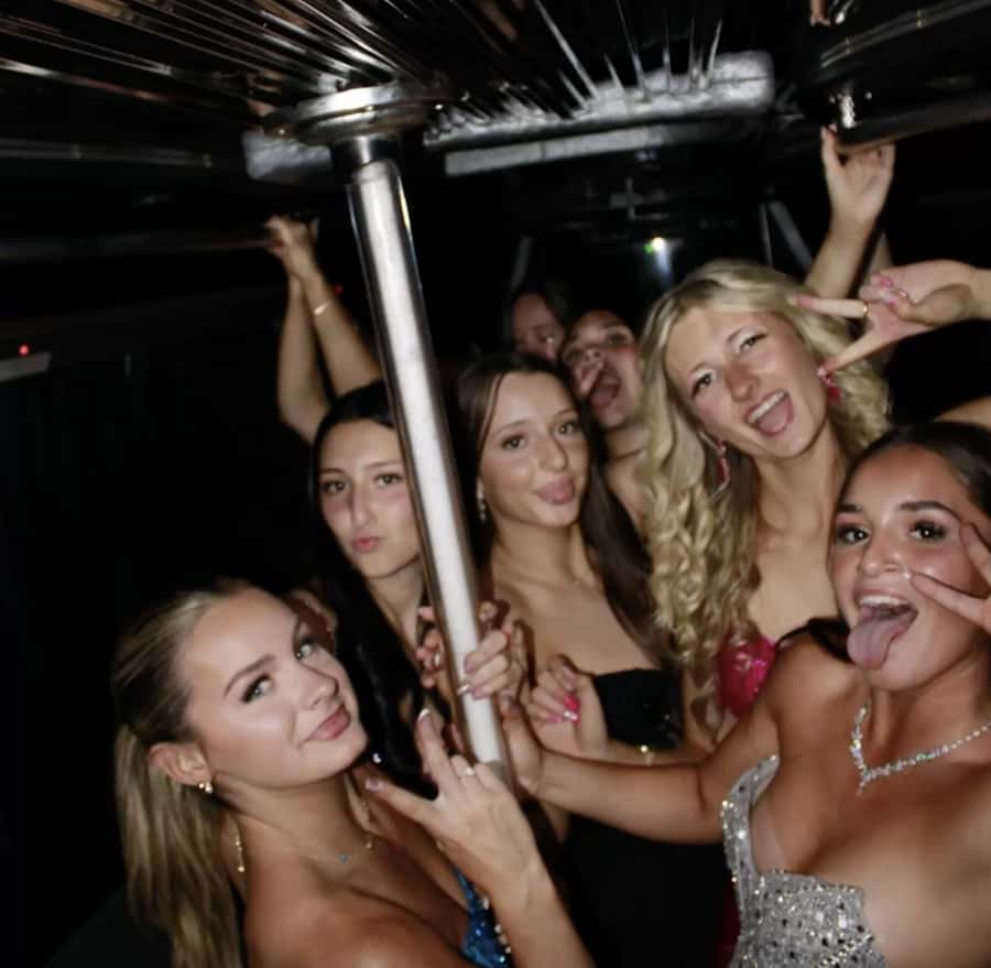 Las Vegas: VIP Club Crawl with Party Bus and Drinks - Who will get the most from this crawl