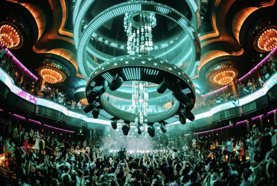 Las Vegas: VIP Club Crawl with Party Bus and Drinks - Meeting the hosts at the first bar