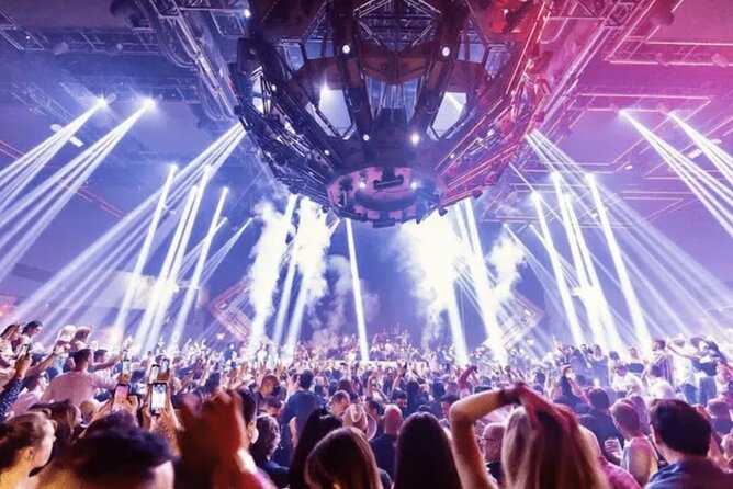 Las Vegas: VIP Club Crawl with Party Bus, Express Entry & Drinks - Three or four clubs, with a rooftop possibility