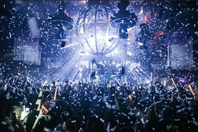 Las Vegas: VIP Club Crawl with Party Bus, Express Entry & Drinks - The party bus adds the social part