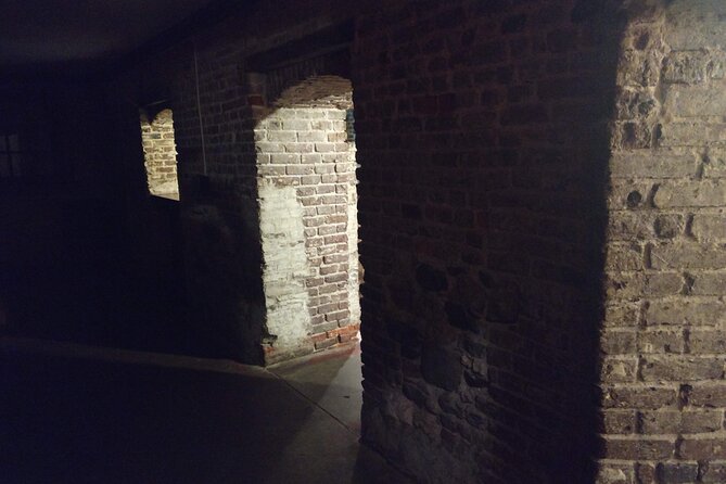 Late Night Savannah Haunted Pub Crawl - Starting under the awning at the 1790 Inn
