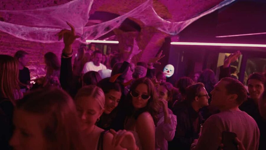Legendary Halloween Pub Crawl Party in Milan 2025 - The final club stop and the five-hour pace
