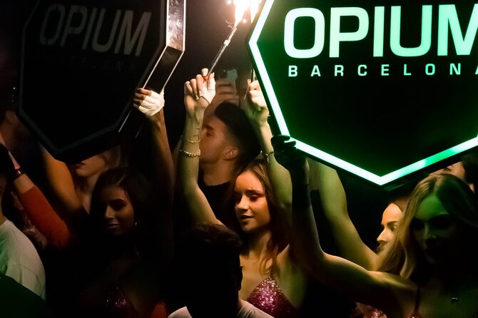 Limousine & nightclub Barcelona - VIP entry at one of 14 clubs