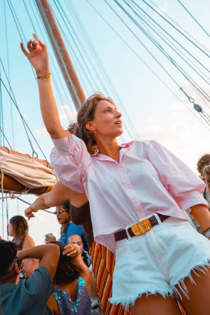 Lisbon: Sunset Boat Party with Live DJ and Night Club Entry - Belém from the river, with sunset views