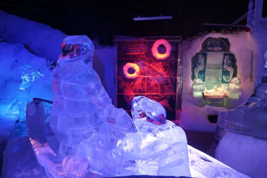 Lofoten: Magic Ice Bar Entry Ticket with Welcome Drink - Entering Svolvær’s permanent ice gallery