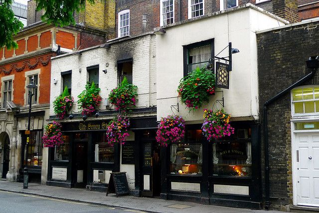 London: 2-Hour Historic Pub Tour - Victorian gin, literary mishaps, and a dangerous alley