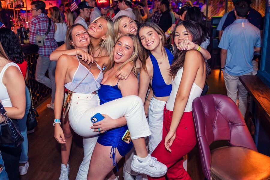 London: 4 Soho Nightclubs Crawl - Photos as a simple souvenir