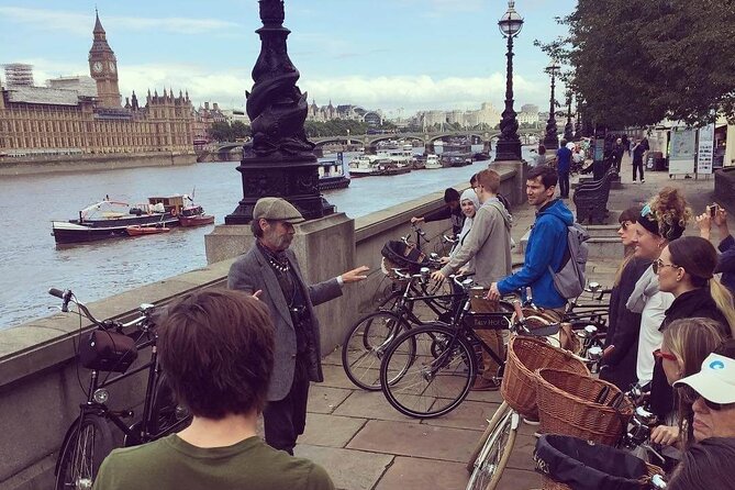 London Bike Tour: Landmarks, Secret Gems, Pub Stop & Street Art - Westminster Abbey, St James’s Park, and Buckingham Palace