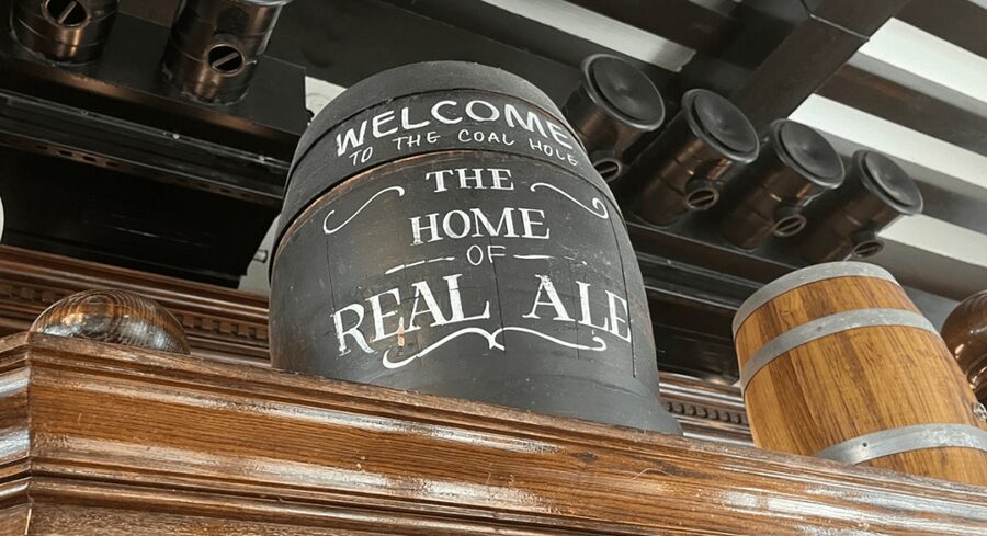London: Historic London Pub Walking Tour - Four pubs, four different moods