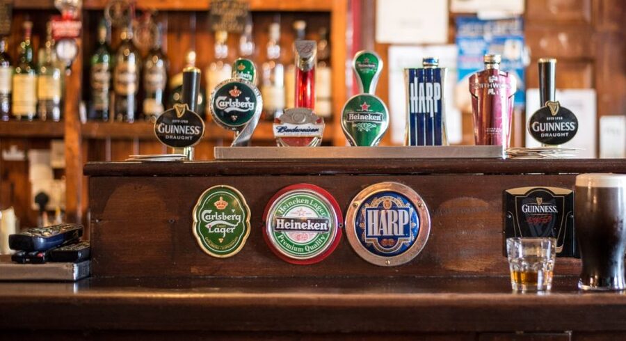 London: Historic London Pub Walking Tour - The guides make or break the afternoon