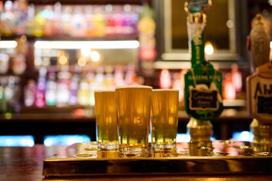 London: Historic Pubs, British Ales & Classic Dishes - Who should book this London pub experience?