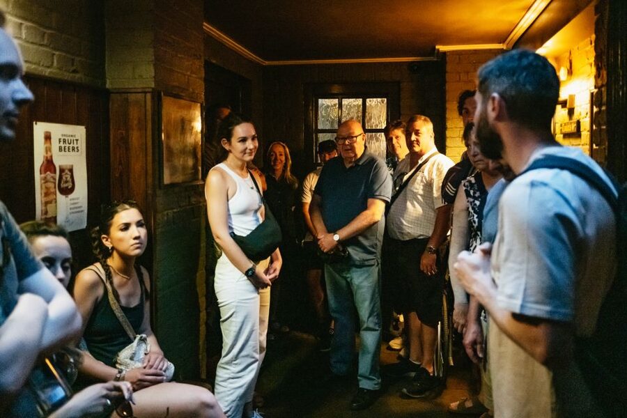 London: Historic Pubs of Central London Walking Tour - The people make the afternoon