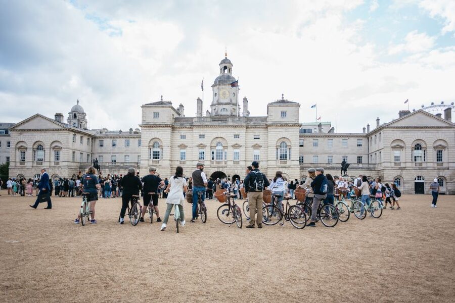 London: Landmarks & Secrets Bike Tour with Pub & Street Art - Big Ben, Westminster Abbey, and quieter corners