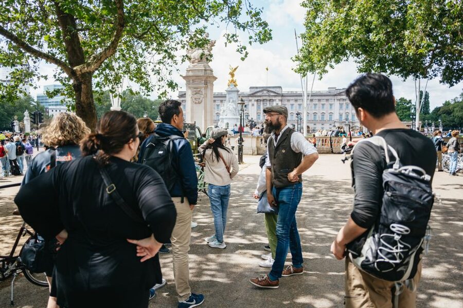 London: Landmarks & Secrets Bike Tour with Pub & Street Art - Admiralty Arch, Trafalgar Square, and Covent Garden