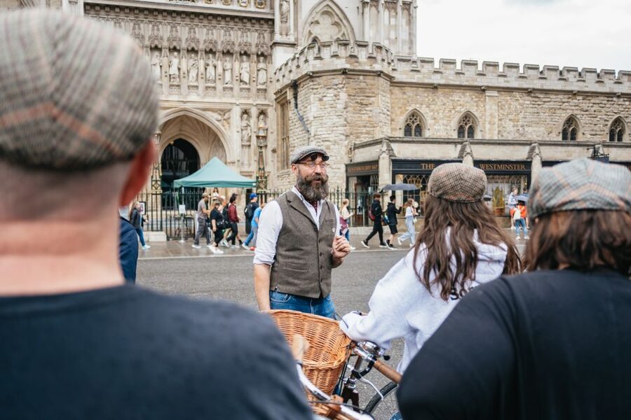 London: Landmarks & Secrets Bike Tour with Pub & Street Art - What the 101 dollar price gets you